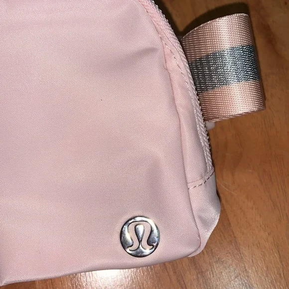 NWT Lululemon Athletica Everywhere Belt Bag 1L Pink Mist/Silver/ White Opal